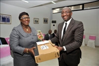 L’APBEF-CI fait don de matériel informatique à la justice et la police